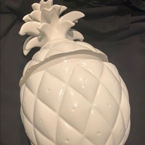 Pineapple statue candle
